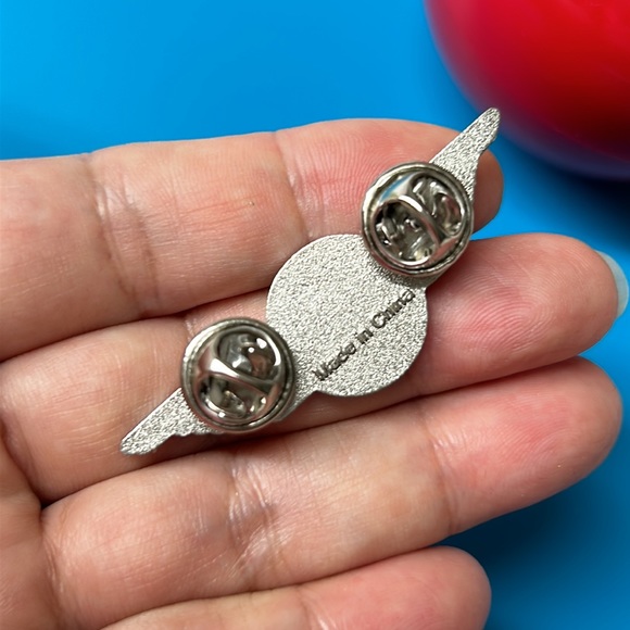 🖤ALASKA AIRLINES lapel pin - Picture 5 of 8